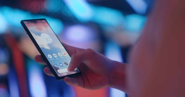 Comment configurer les notifications basées sur la localisation pour les rappels de tâches sur un Google Pixel 6?